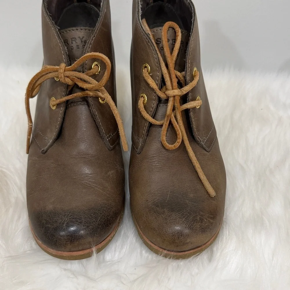 Sperry size 7  brown, leather lace wedges